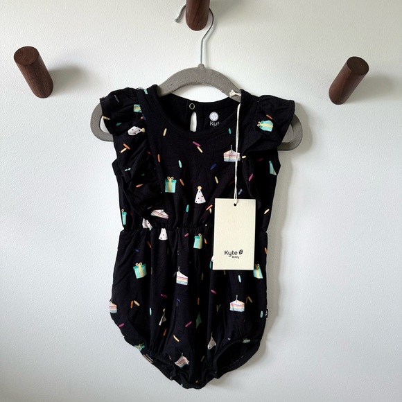 Kyte BABY Other - Kyte BABY Black Colorful Bubble Romper Birthday Print